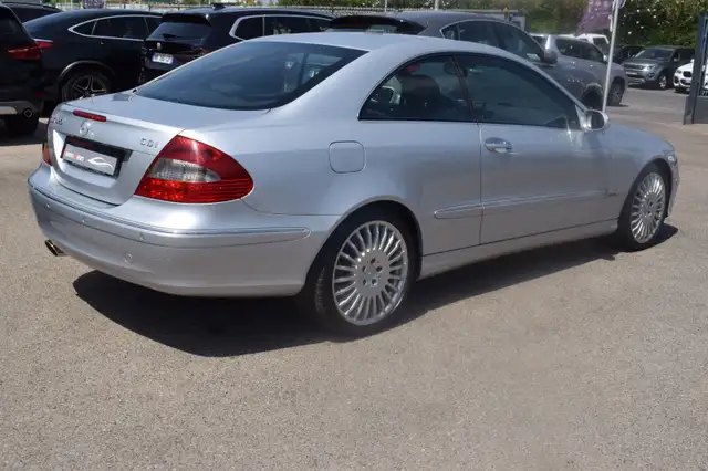 Mercedes-Benz CLK view 4