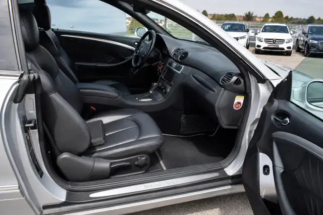 Mercedes-Benz CLK view 13