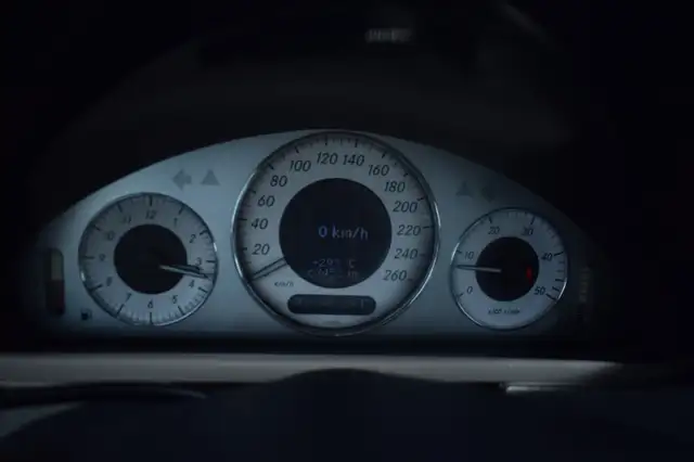 Mercedes-Benz CLK view 11