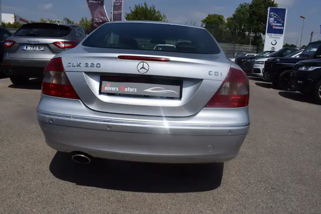 Mercedes-Benz CLK view 3