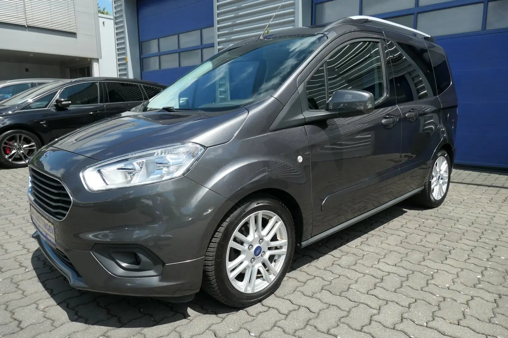 Ford Tourneo Courier 1.5 TDCi Titanium Top Zustand! Grijs - 1