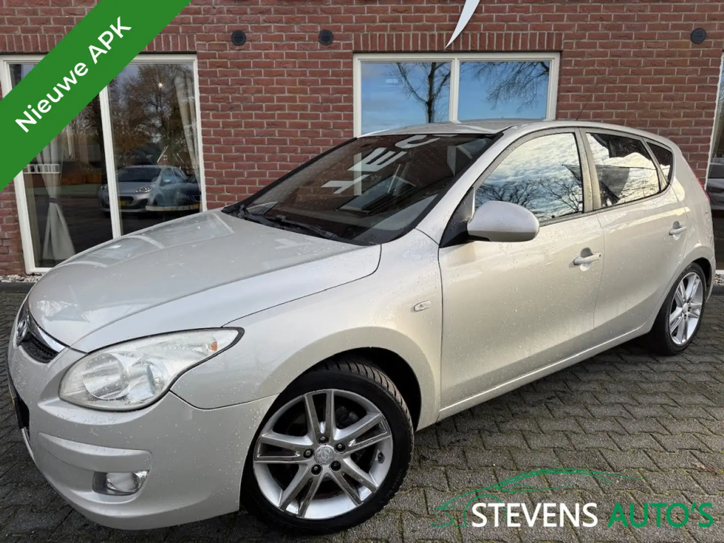 Hyundai i30 1.6i i-Catcher LEER / STOELVERW. / CLIMA / CRUISE Grau - 1