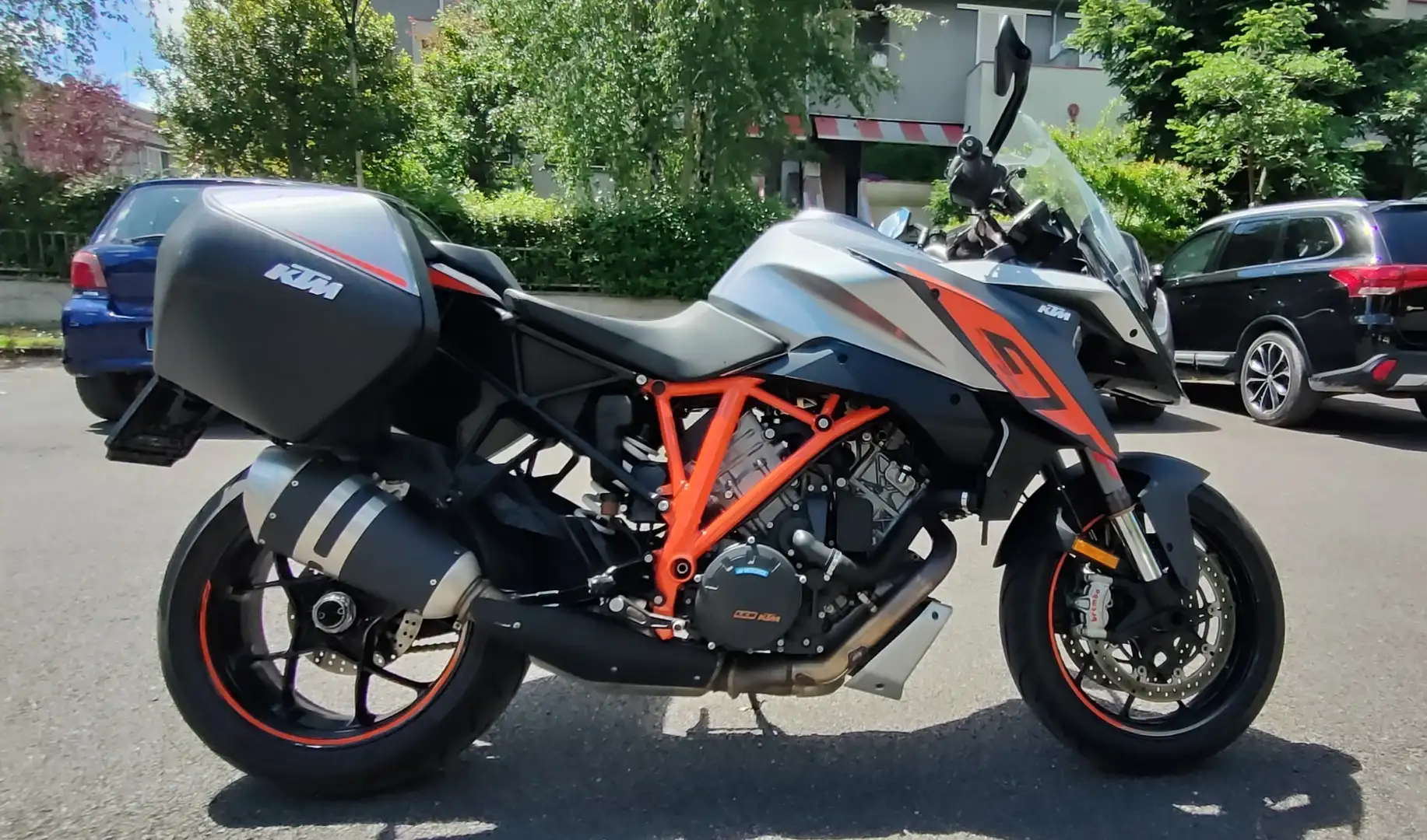 KTM 1290 Super Duke GT Grau - 1
