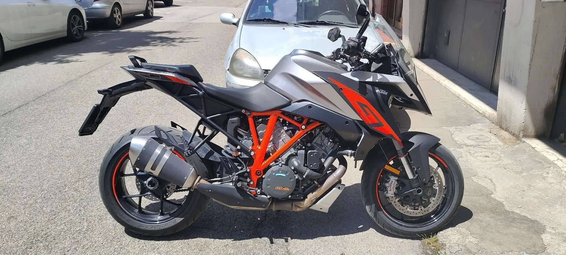 KTM 1290 Super Duke GT Grau - 2