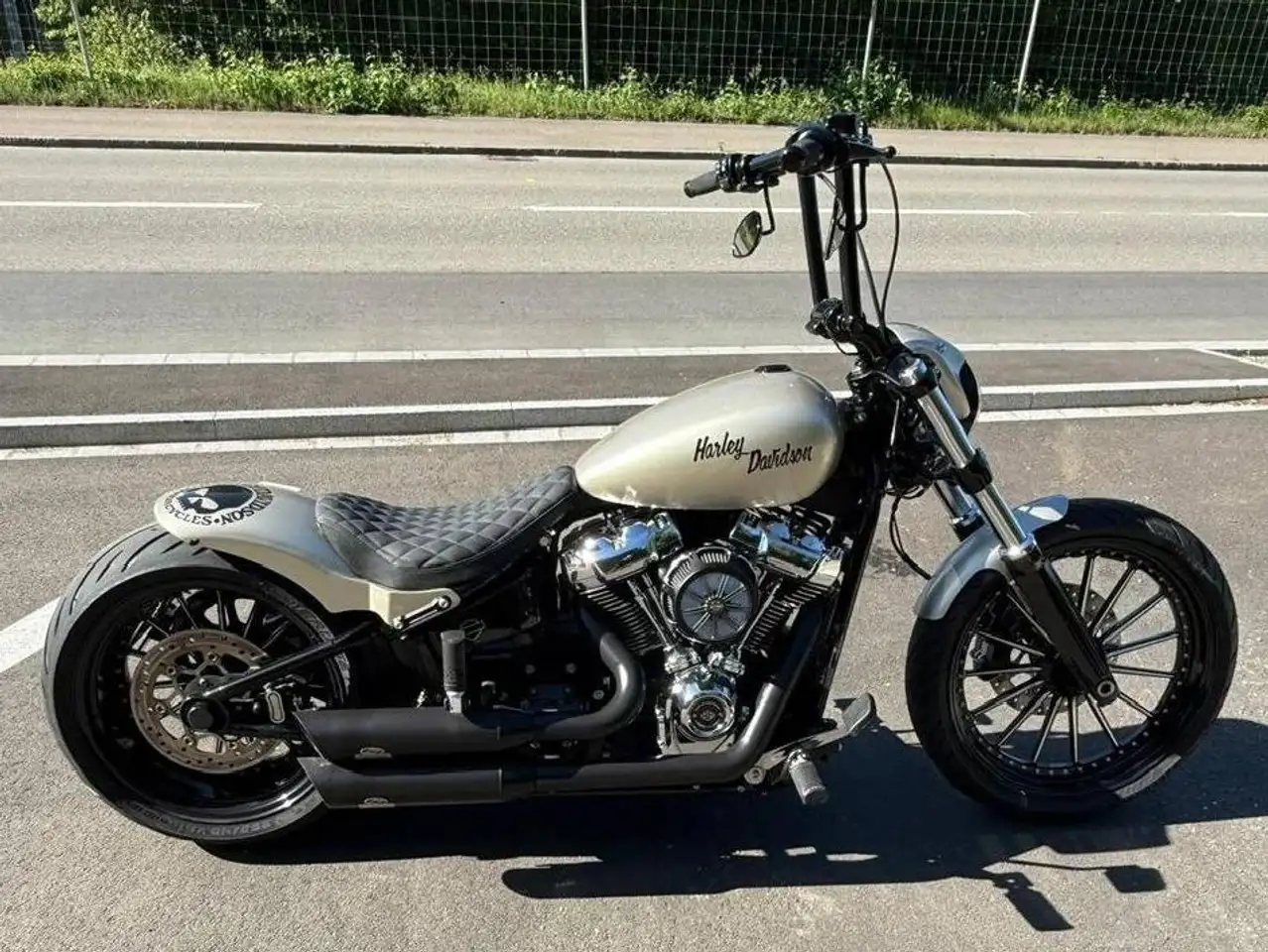 Harley-Davidson Breakout