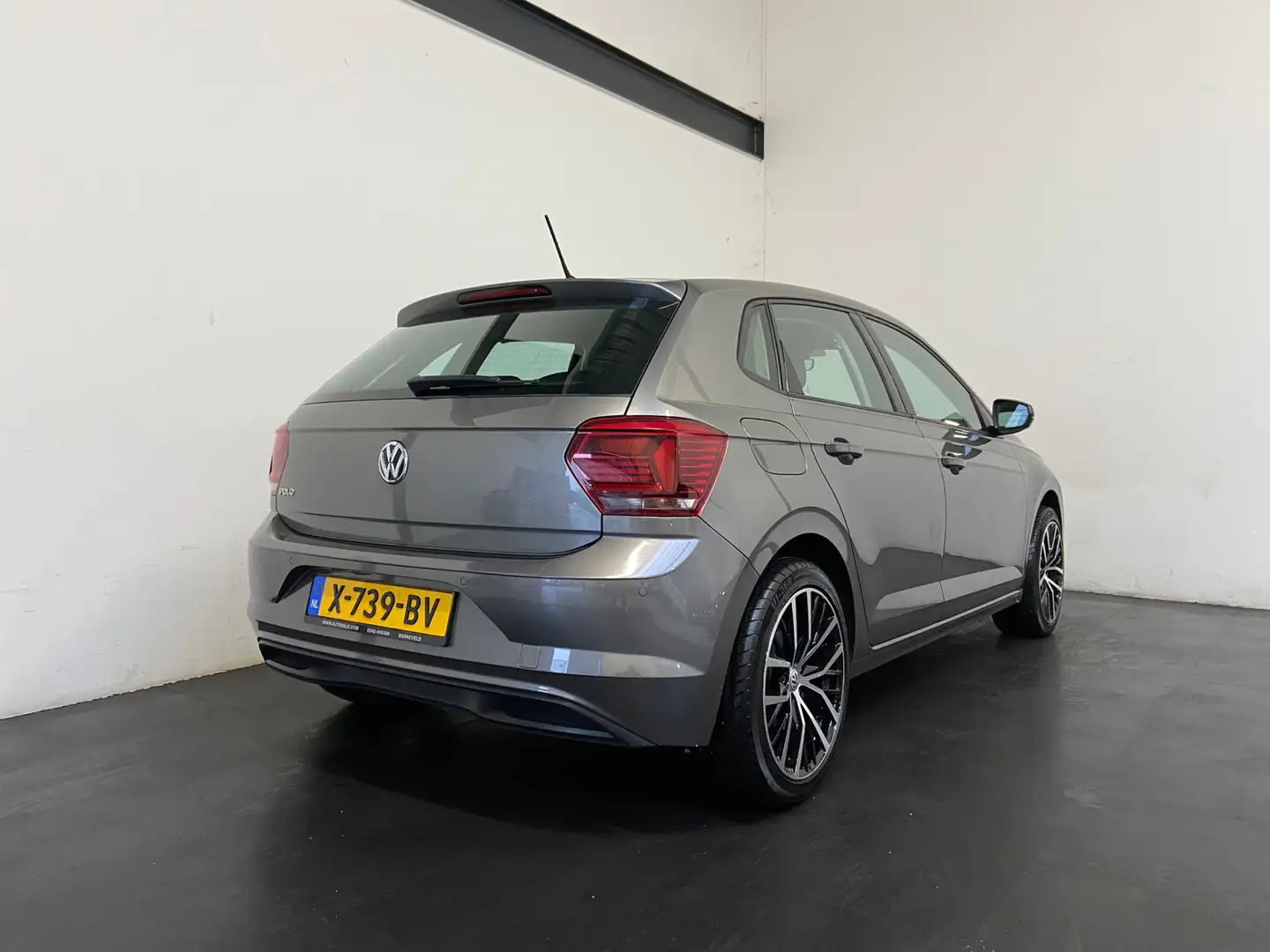 Volkswagen Polo 1.0 TSI Comfortline. Carplay! Gris - 2
