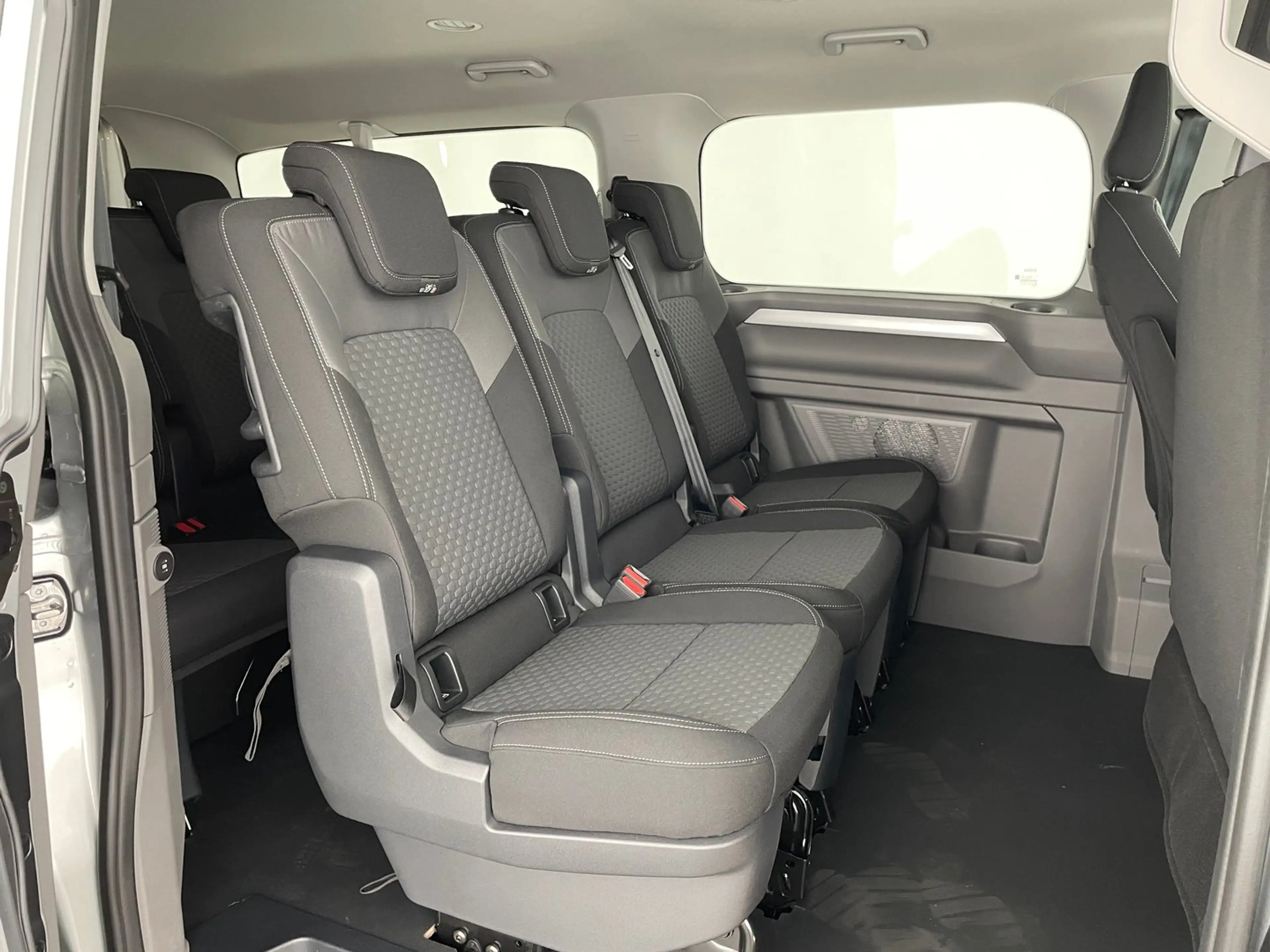 Volkswagen T7 Caravelle VW T7 Caravelle Life LR TDI 4MOTION — photo 7