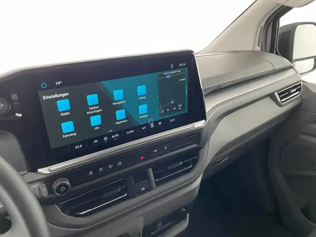 Volkswagen Caravelle view 11