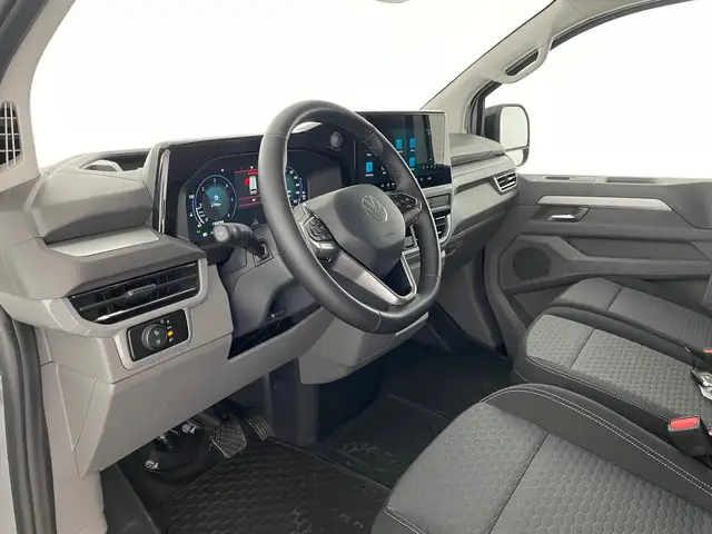 Volkswagen Caravelle view 10