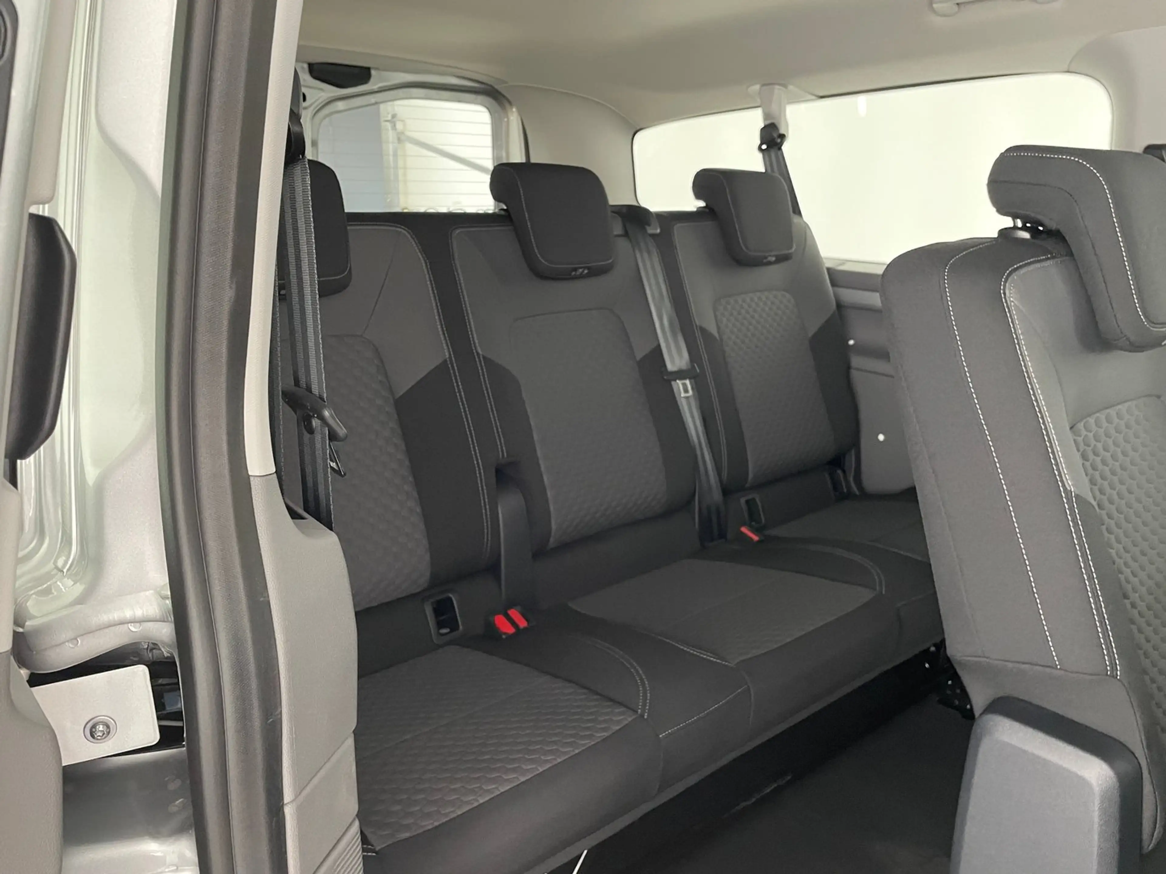 Volkswagen T7 Caravelle VW T7 Caravelle Life LR TDI 4MOTION — photo 12