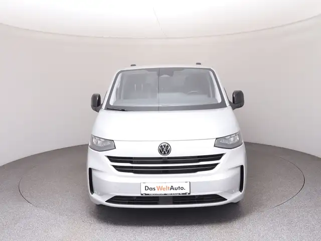 Volkswagen Caravelle view 3