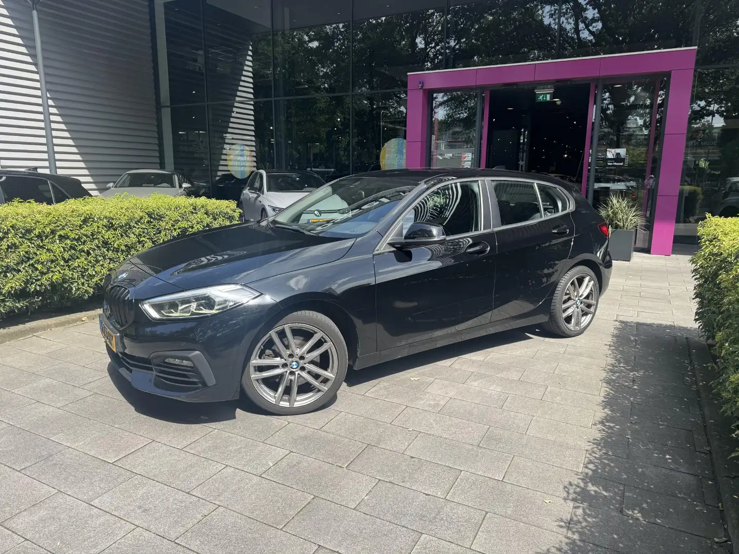 BMW 118 1-serie 118i High Executive Edition | NAVIGATIE | Nero - 2