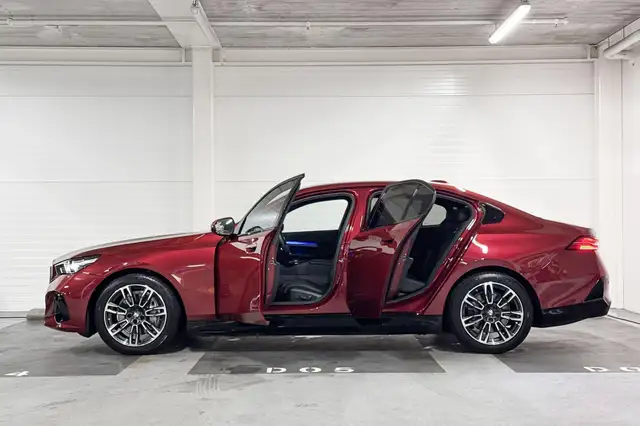 BMW I5 view 3