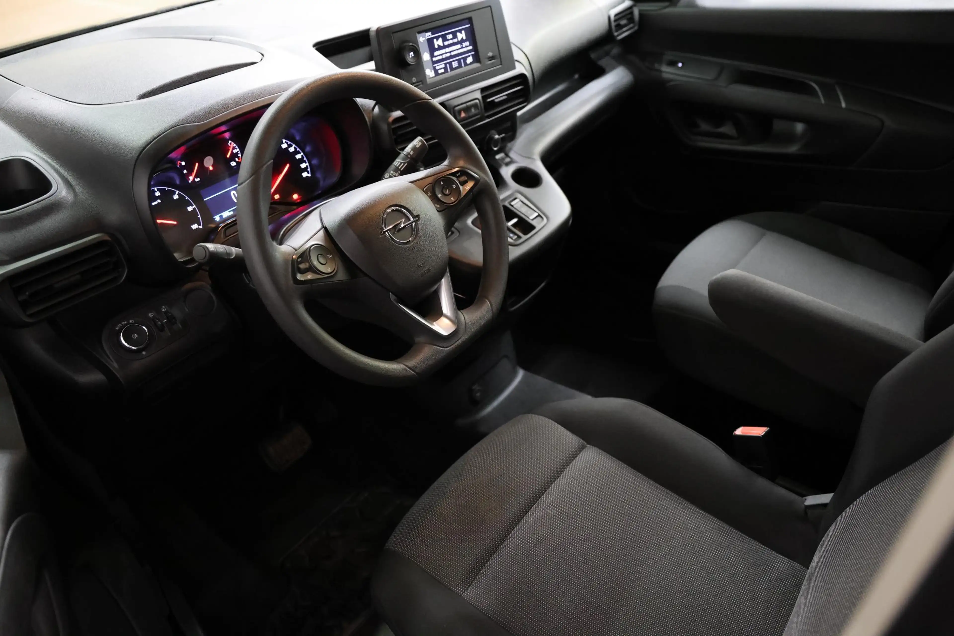 Opel Combo-e L1H1 50 kWh AIRCO PDC — photo 5