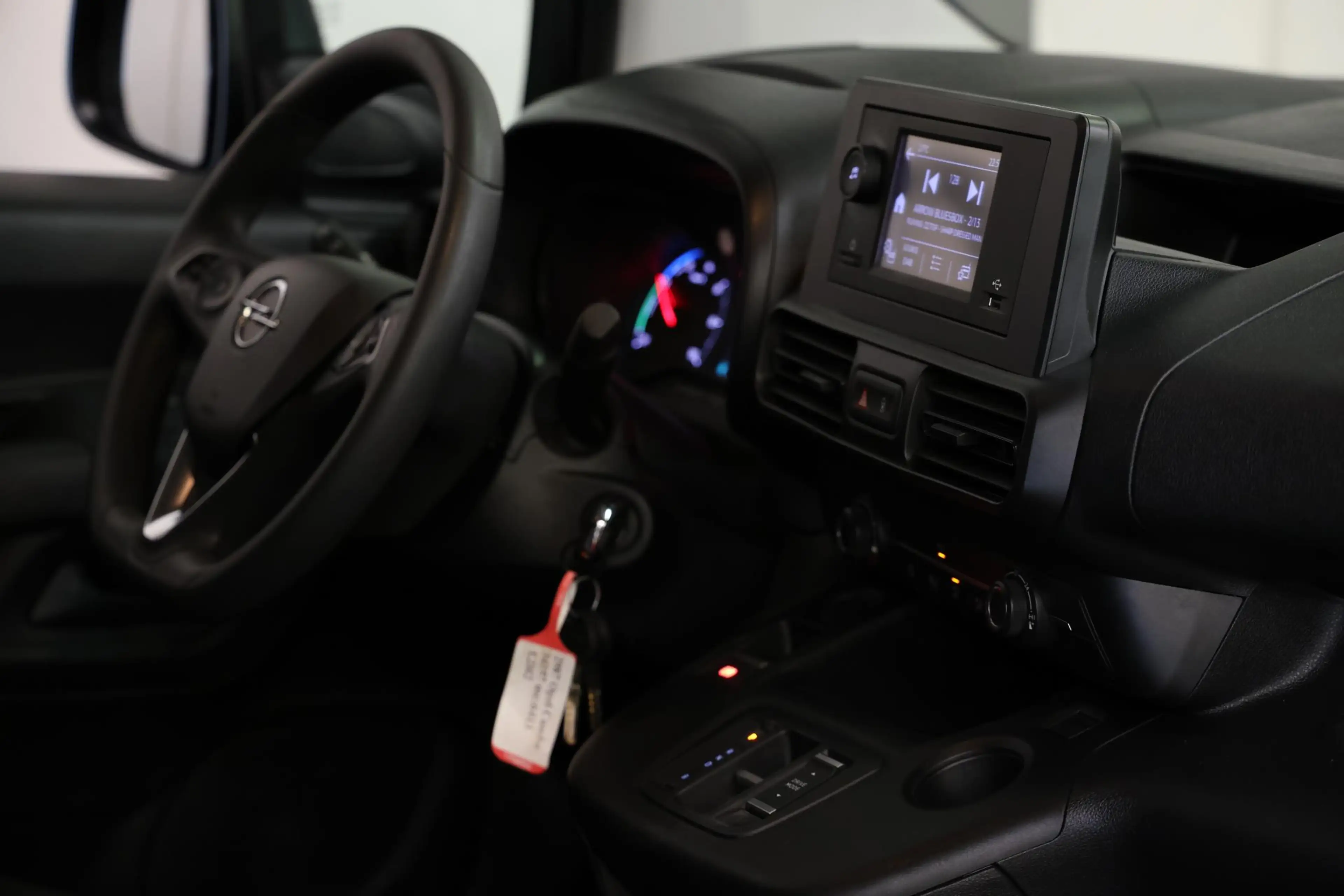 Opel Combo-e L1H1 50 kWh AIRCO PDC — photo 15