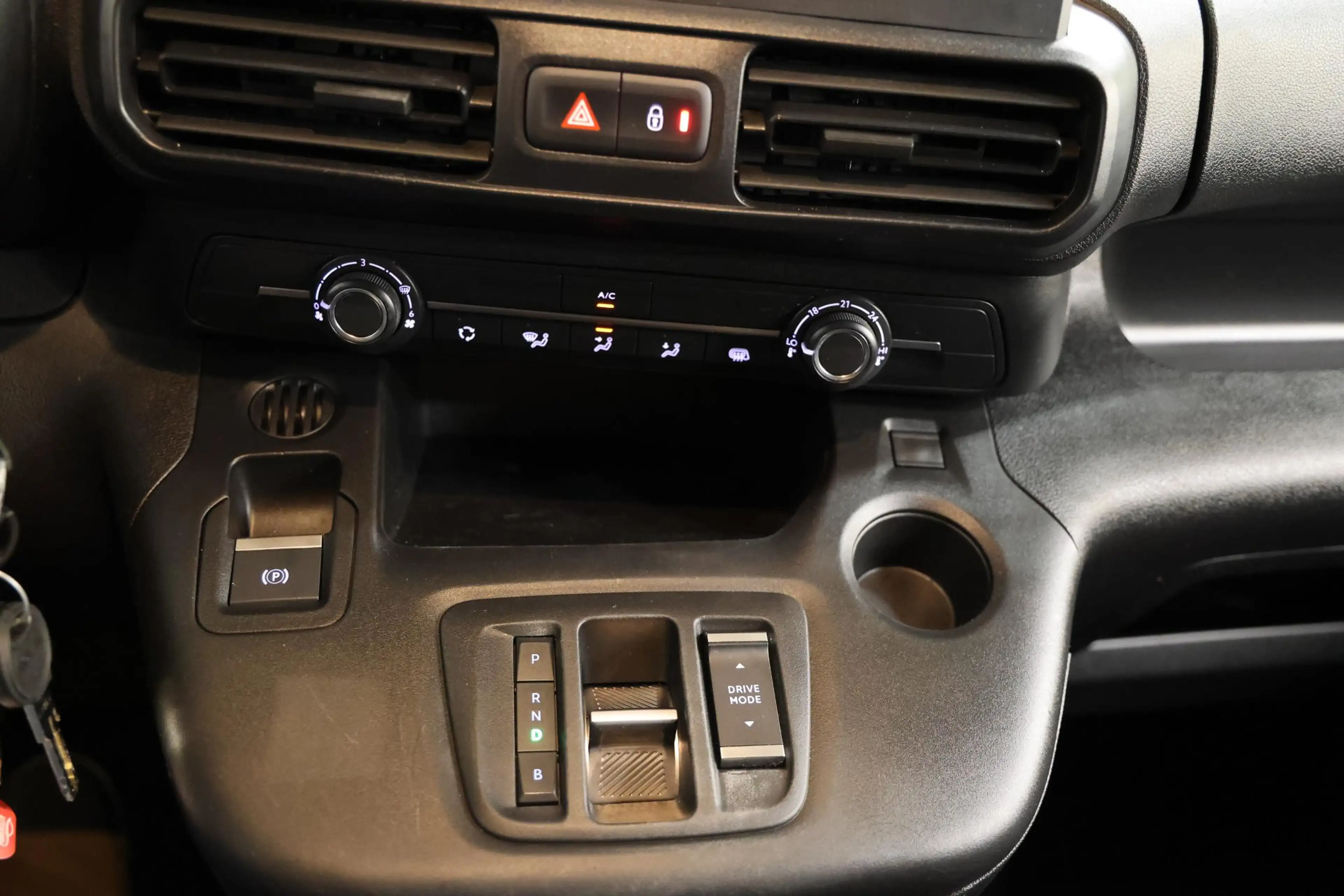 Opel Combo-e L1H1 50 kWh AIRCO PDC — photo 11