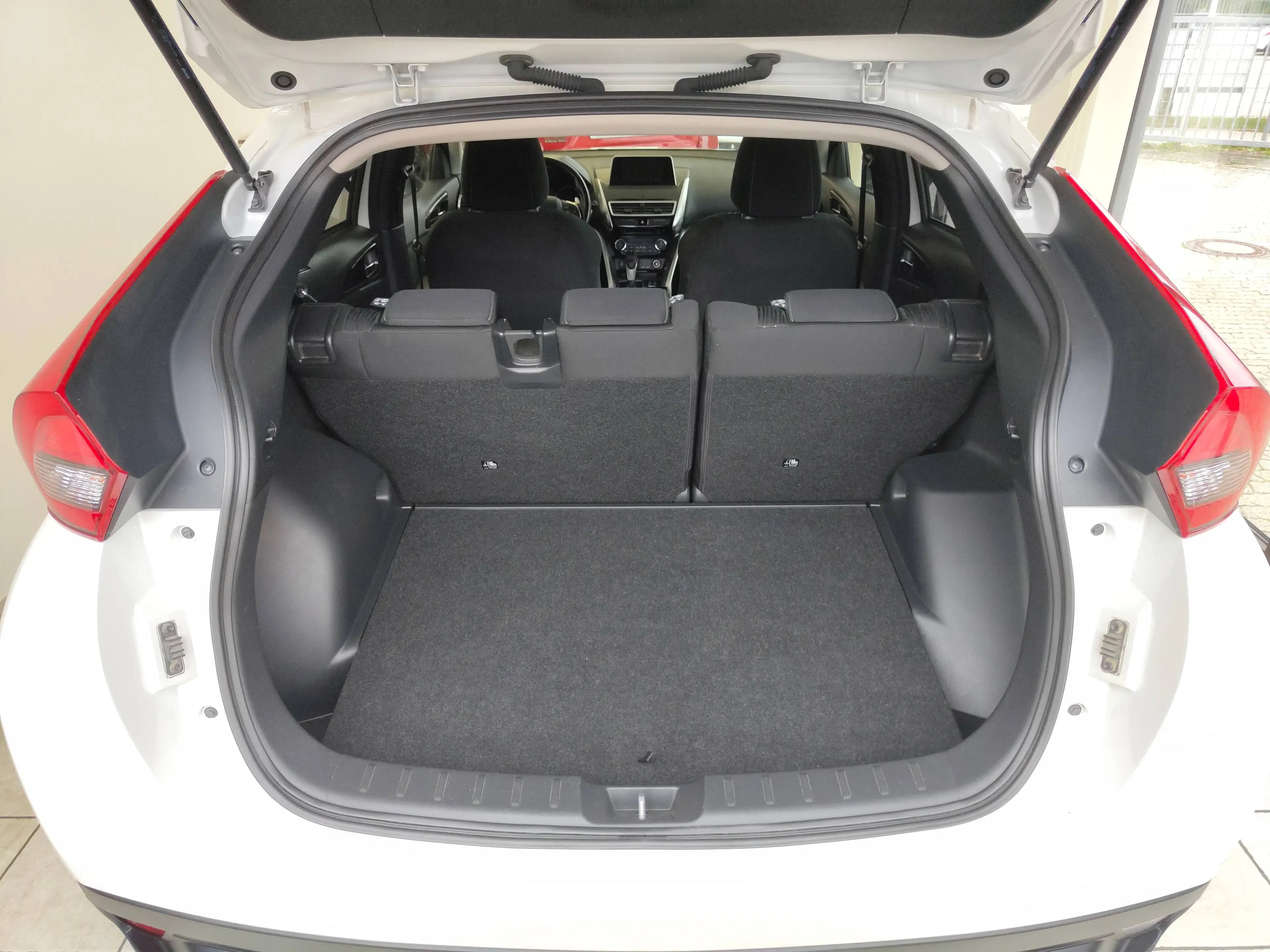 Mitsubishi Eclipse Cross Active  4WD mit Anhängerkupplung — photo 14