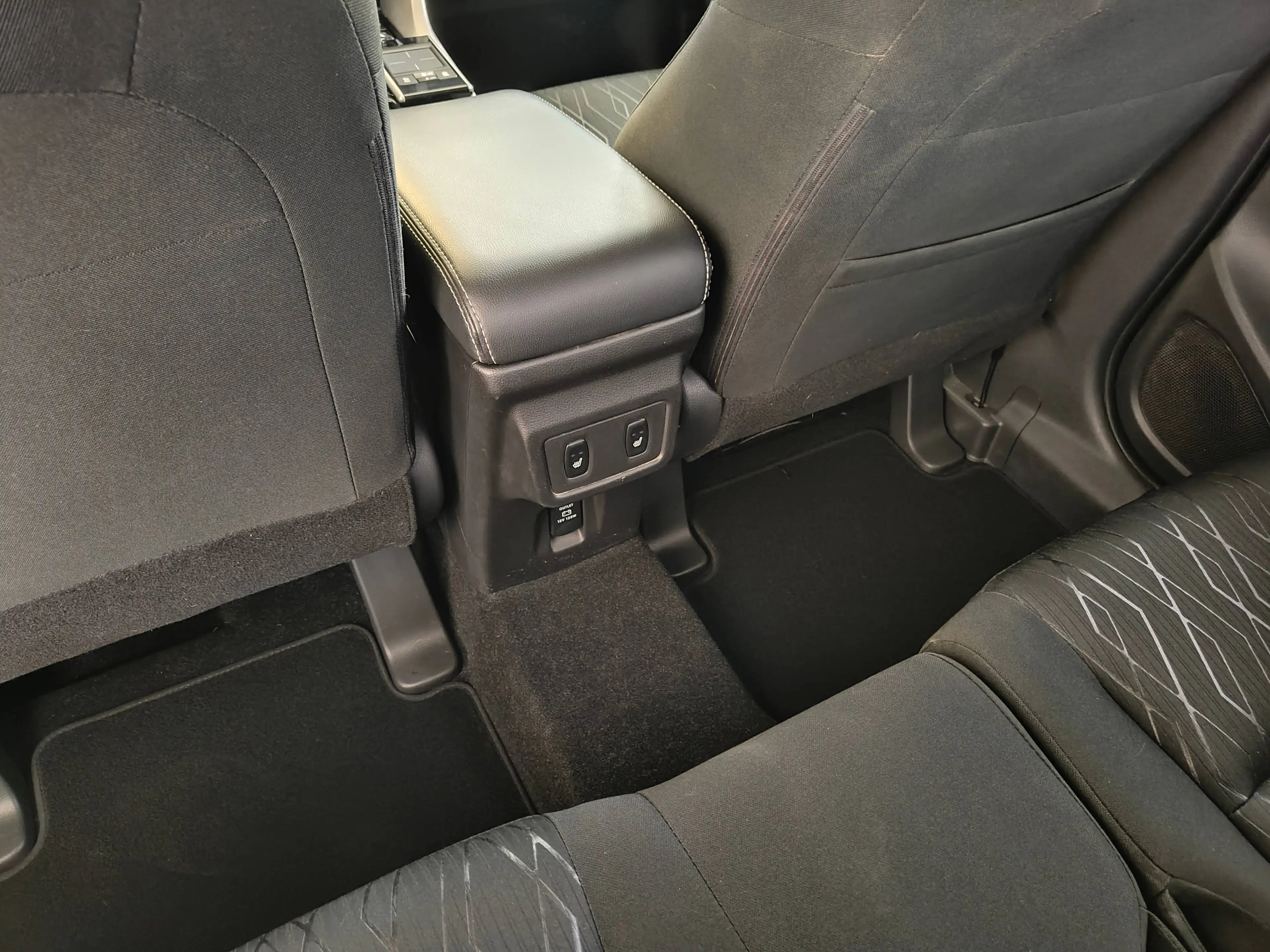 Mitsubishi Eclipse Cross Active  4WD mit Anhängerkupplung — photo 12