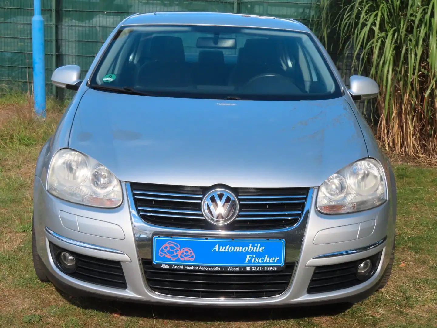 Volkswagen Jetta V 1,6 Comf.  Automatik-Klima-Schiebedach Silber - 2