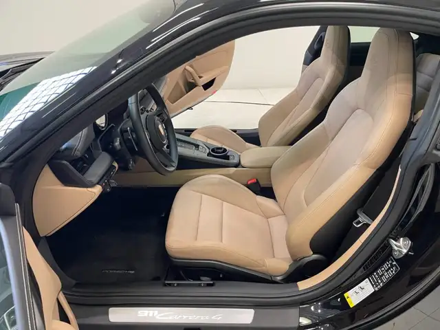 Porsche 911 view 7