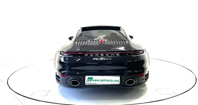 Porsche 911 view 4