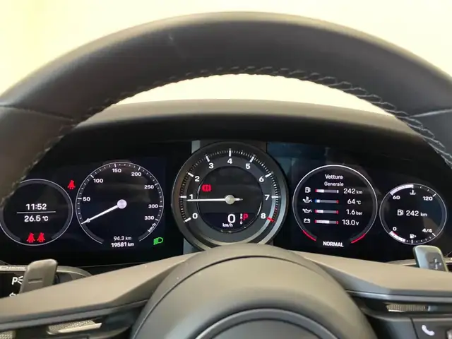 Porsche 911 view 5