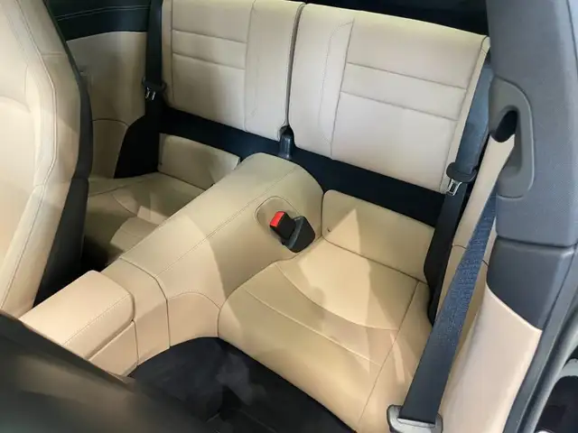 Porsche 911 view 8