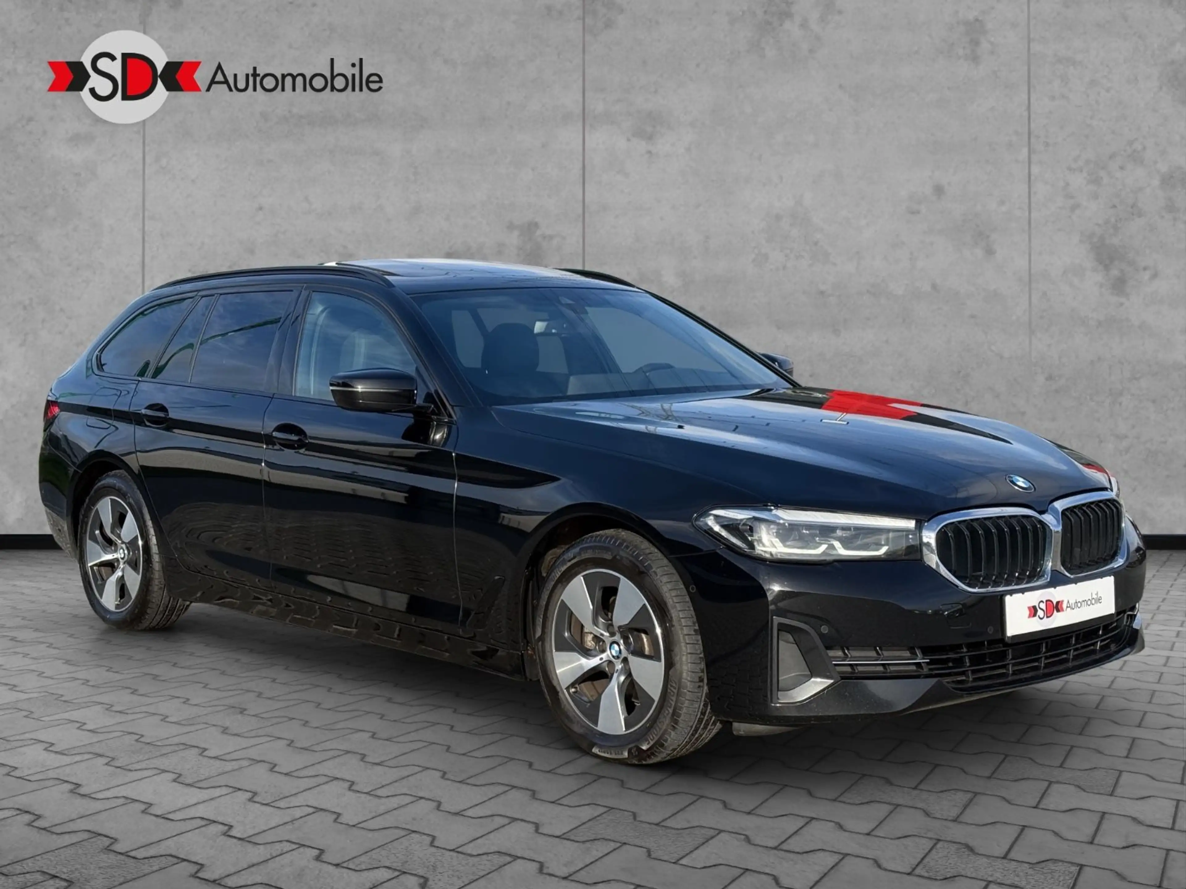 BMW 520 d LED Panorama Navi Live-Cockpit Leder 1-Han — photo 2