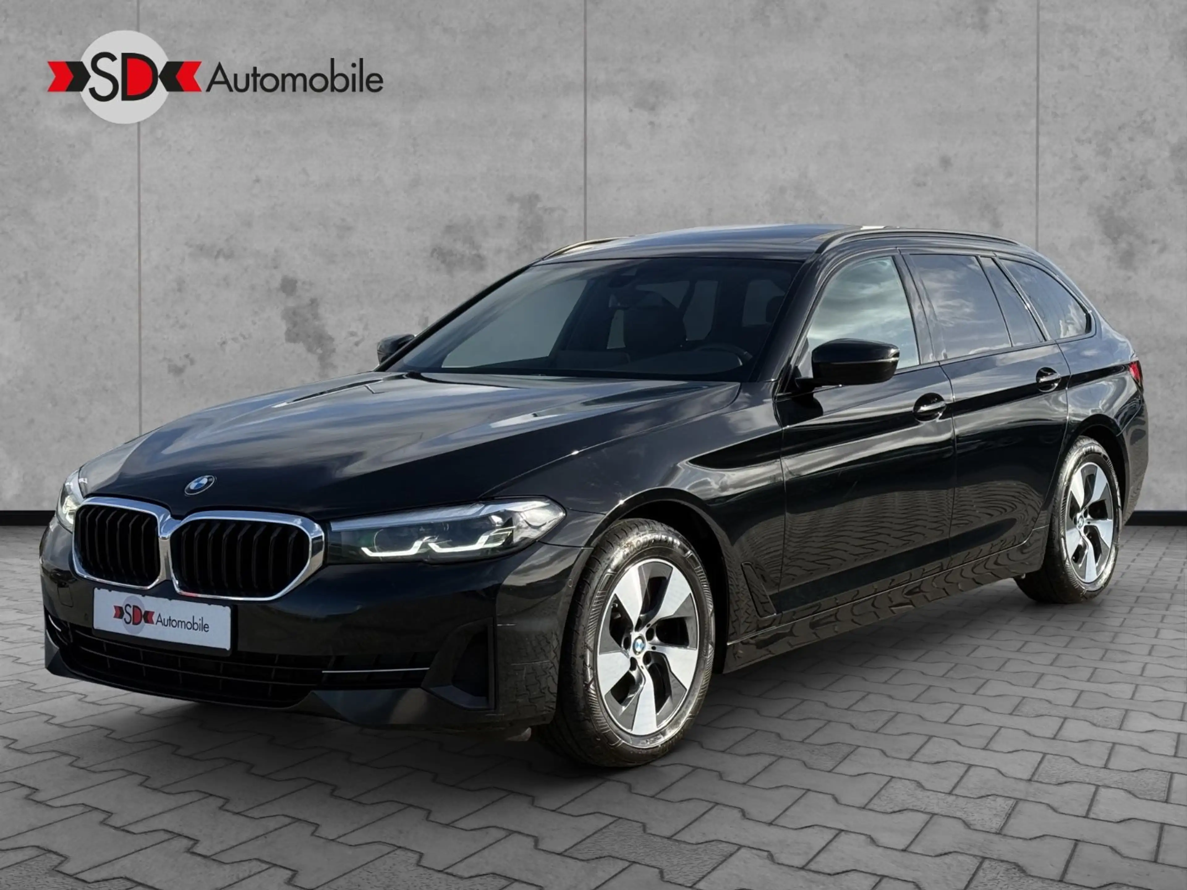 BMW 520 d LED Panorama Navi Live-Cockpit Leder 1-Han