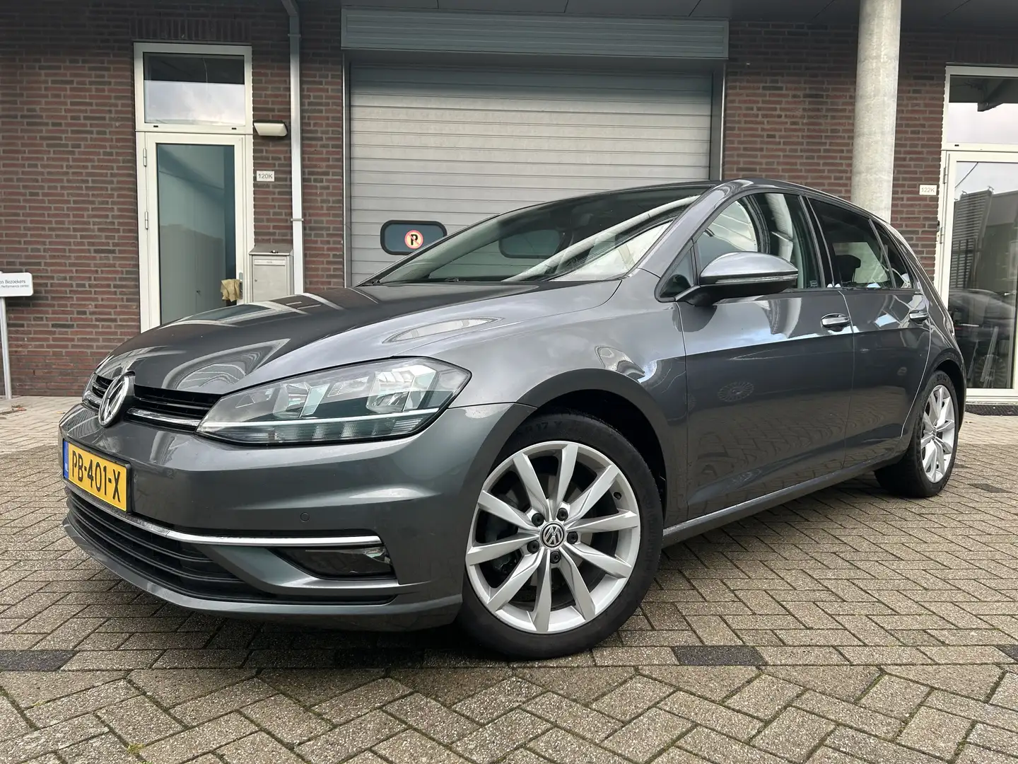 Volkswagen Golf 1.4 TSI 125pk 7-DSG 5D ORGINEEL NL Grijs - 1