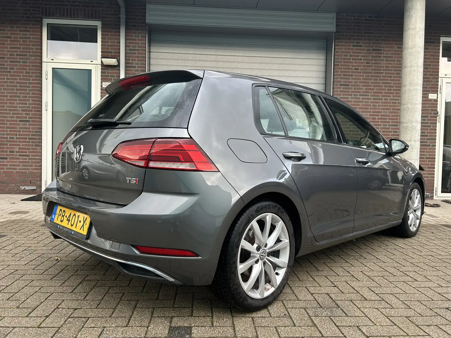 Volkswagen Golf 1.4 TSI 125pk 7-DSG 5D ORGINEEL NL Grijs - 2