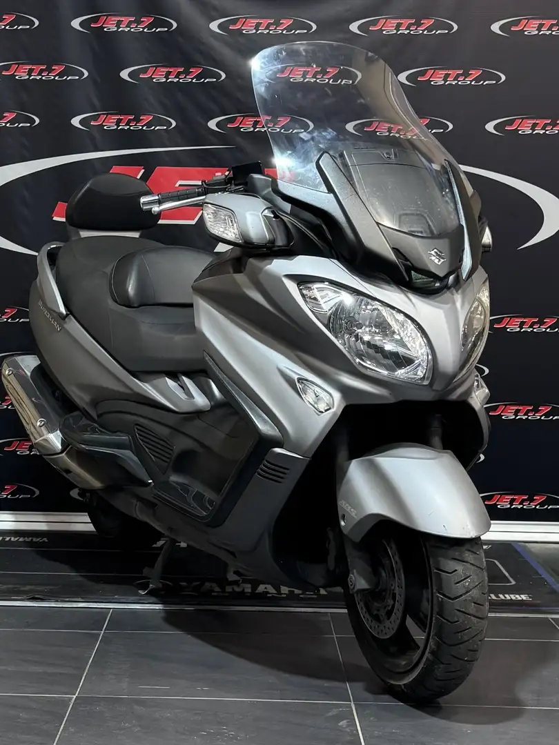 Suzuki Burgman 650 Gris - 1