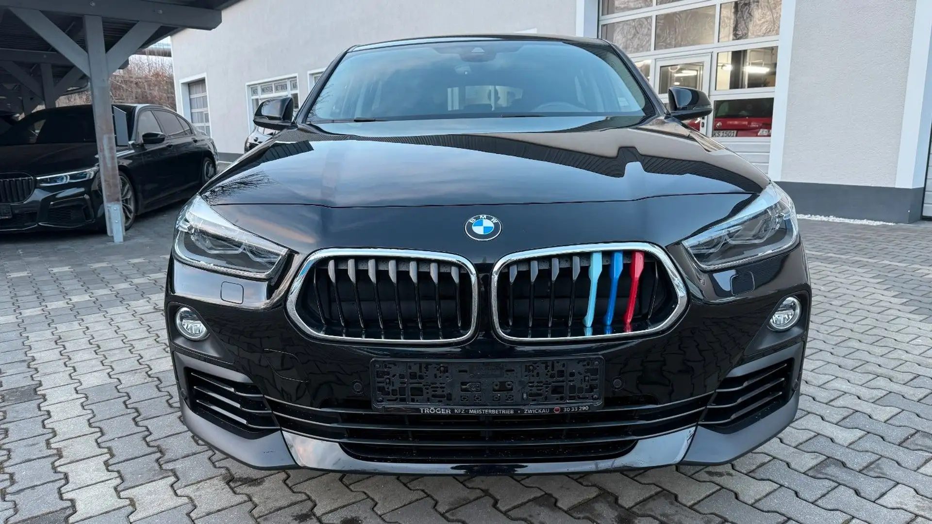 BMW X2 18i Navi LED Autom Hifi Noir - 2