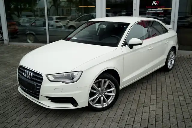 Audi A3 Lim. attraction Tempomat Navi Xenon Sitzheiz