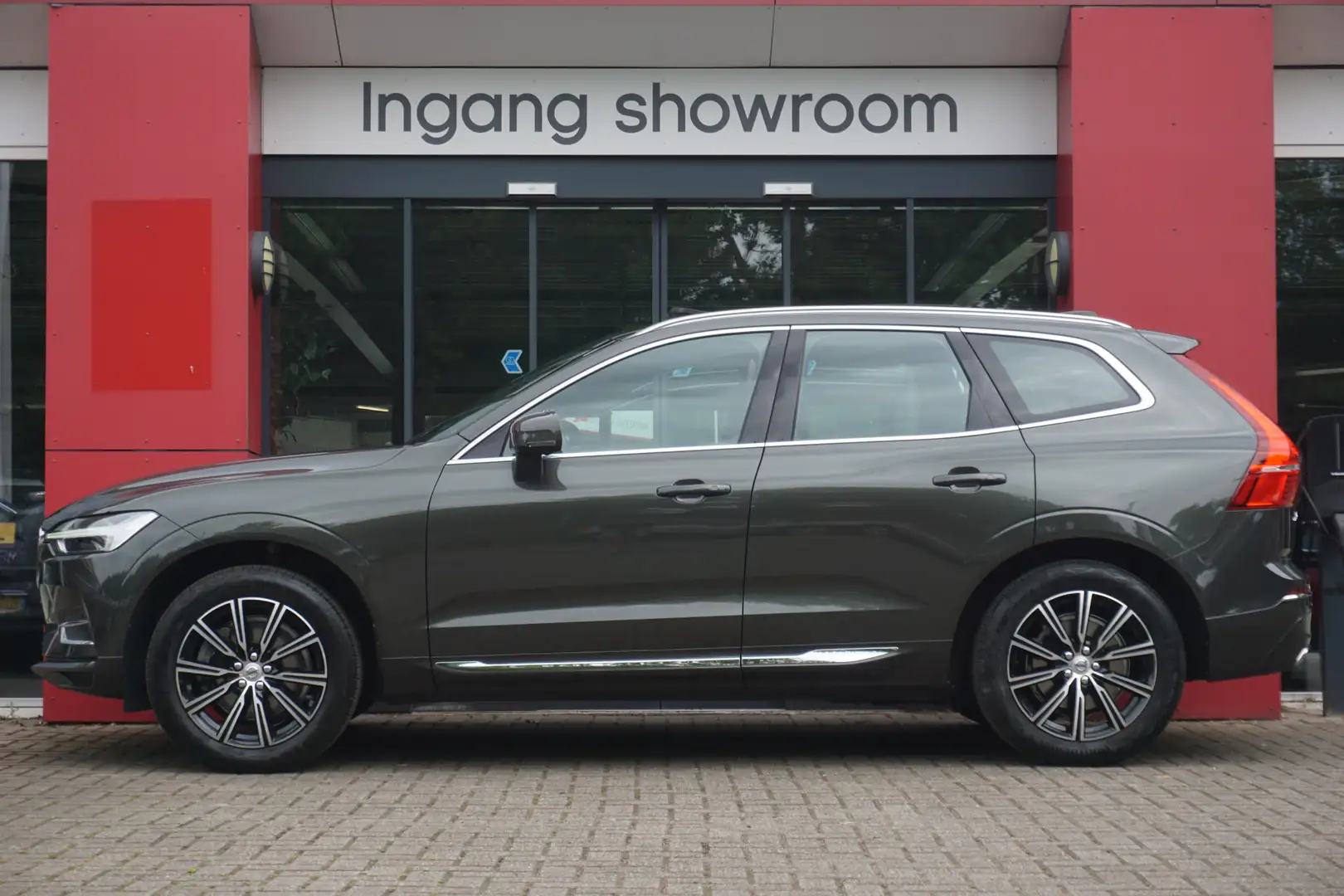 Volvo XC60 2.0 T5 Inscription | Origineel NL | Panoramadak | Grijs - 2