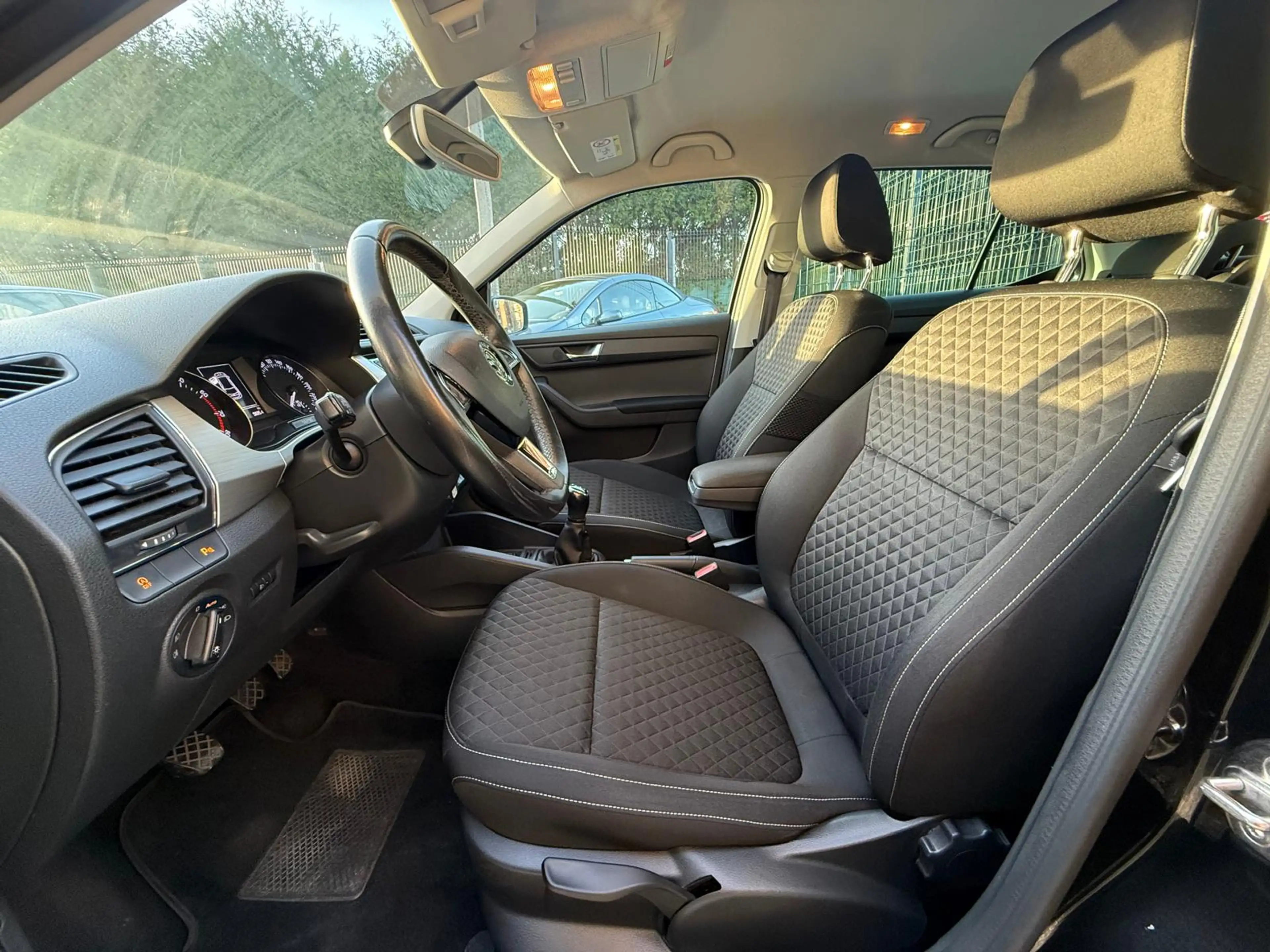 Skoda Fabia Fabia 1.0i Drive/ 1e Main / CarPlay / Siège CH / Entretien + CT + Garantie 1 an — photo 5