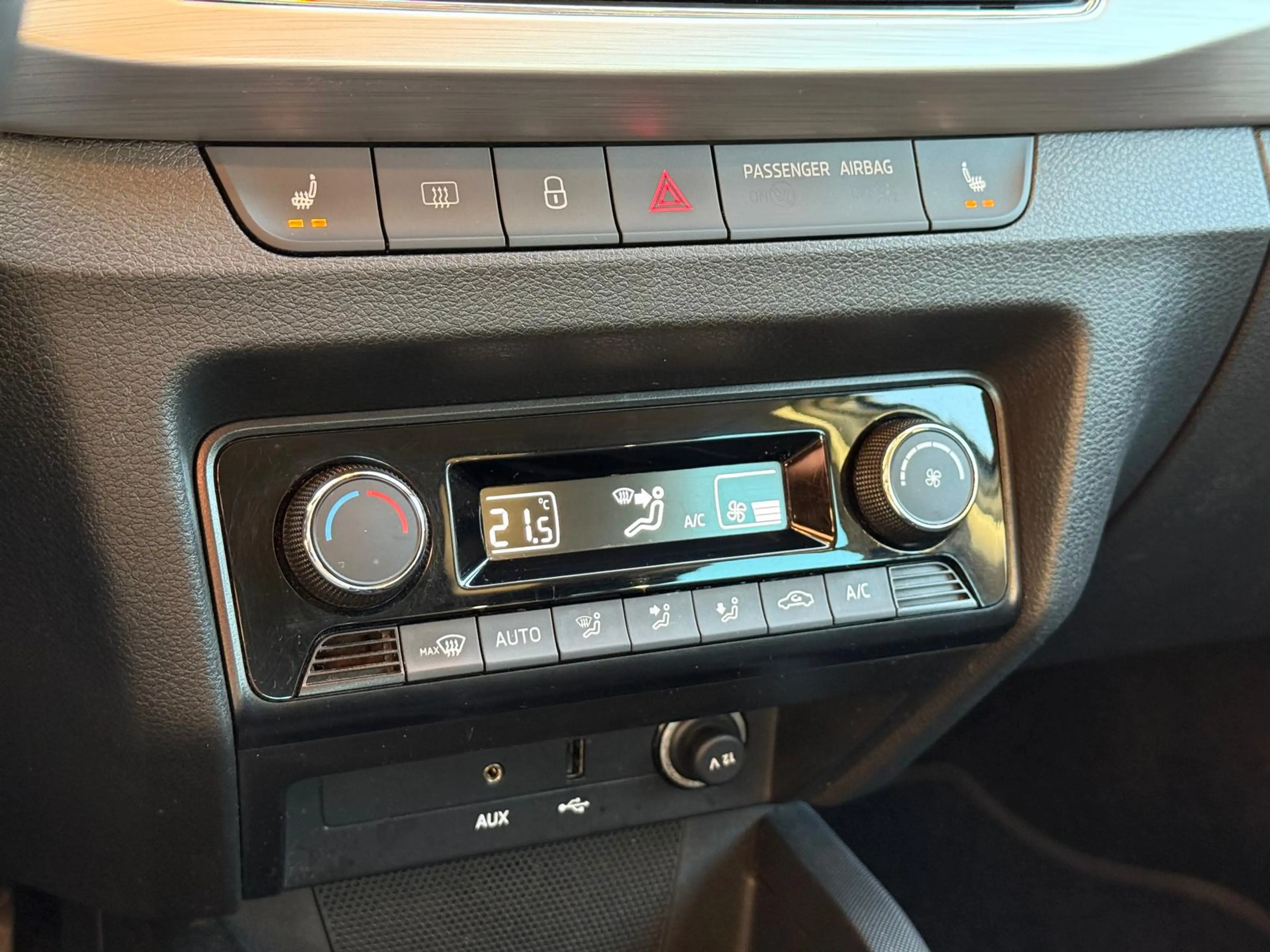 Skoda Fabia Fabia 1.0i Drive/ 1e Main / CarPlay / Siège CH / Entretien + CT + Garantie 1 an — photo 9