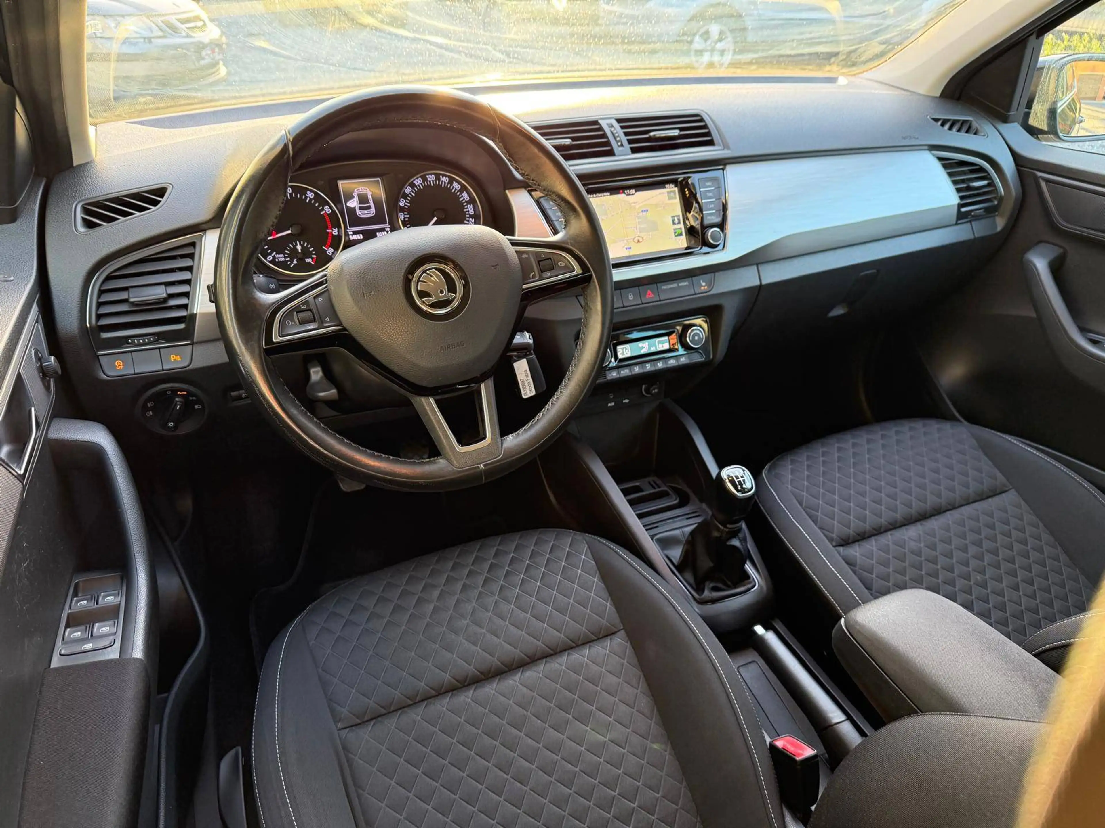 Skoda Fabia Fabia 1.0i Drive/ 1e Main / CarPlay / Siège CH / Entretien + CT + Garantie 1 an — photo 6