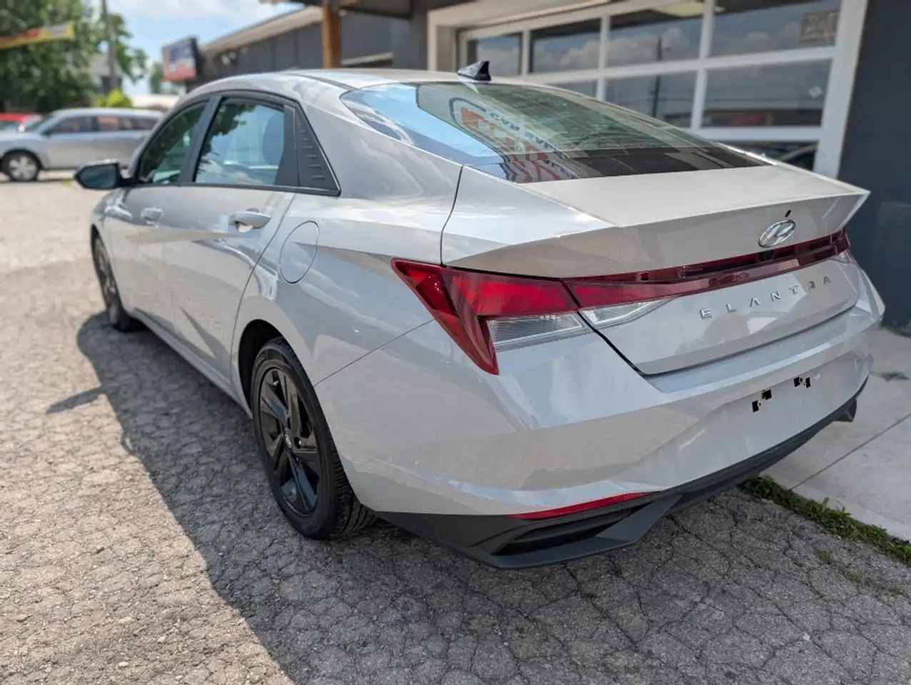 Hyundai ELANTRA photo Hyundai ELANTRA