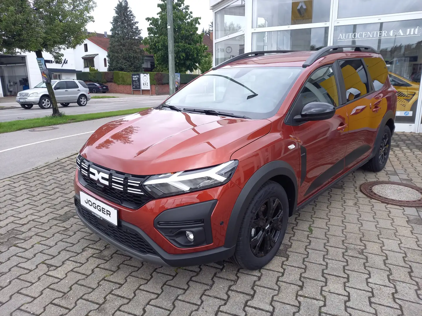 Dacia Jogger Extreme+ TCe 110 7-Sitzer Kahverengi - 1