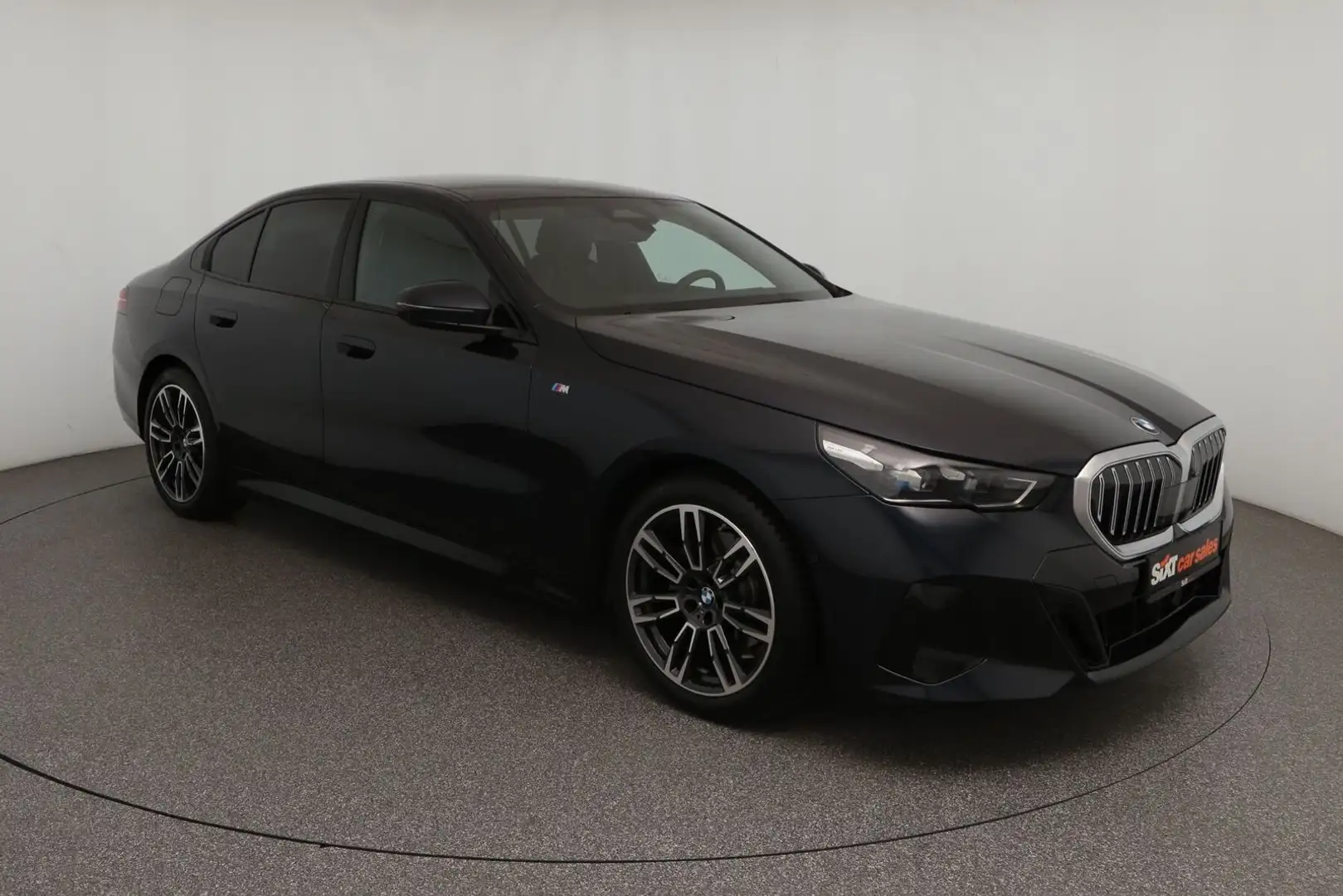BMW 520 i M Sport Lüft|ACC|PAs+360°|ha&ka|4xSHZ|el.Si Schwarz - 1
