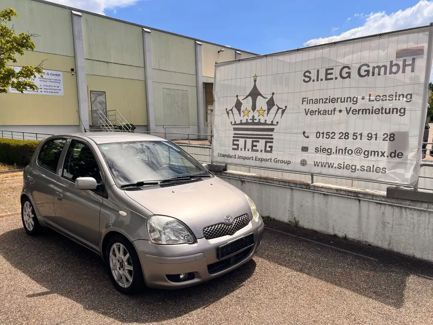Toyota Yaris 1.3 Edition S Szary - 1