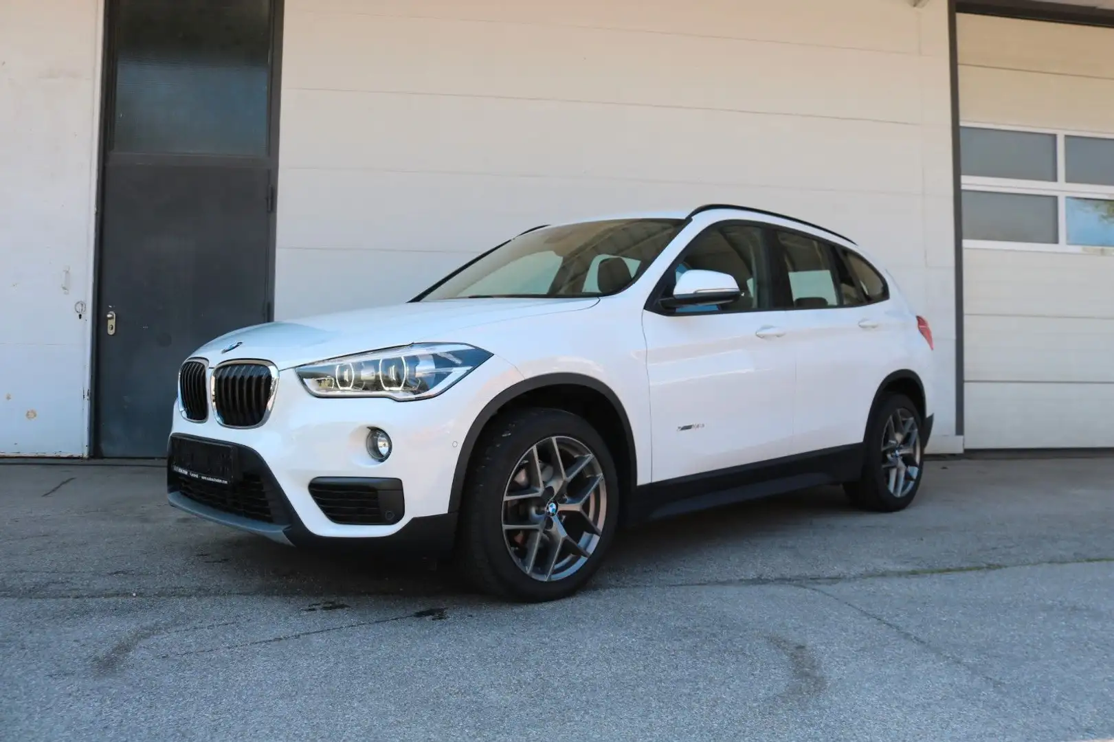 BMW X1 xDrive18d Advantage*Automatik*LED*Navi.* Weiß - 1