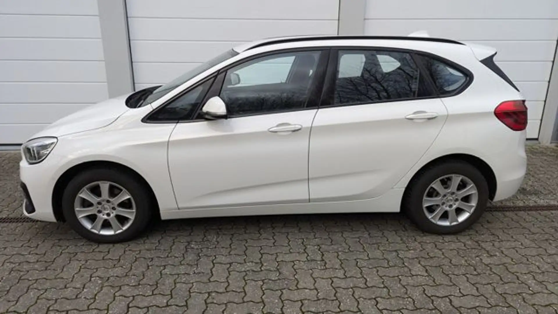 BMW 218 i Advantage Active Tourer*Automatikgetriebe* Weiß - 2