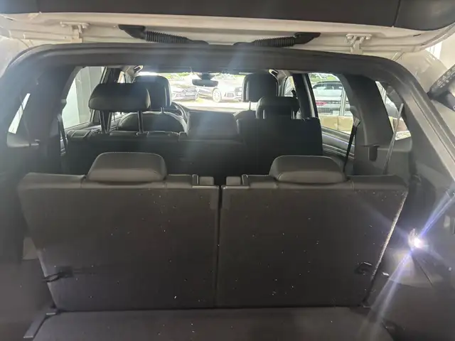 Volkswagen Tiguan Allspace view 9