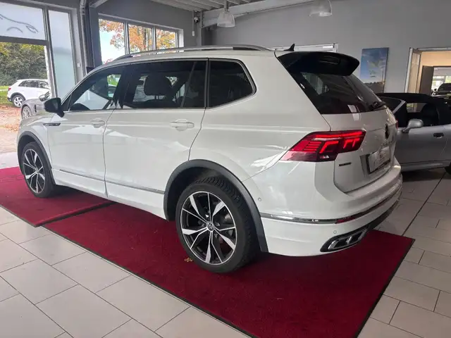 Volkswagen Tiguan Allspace view 4