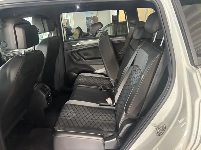 Volkswagen Tiguan Allspace view 12