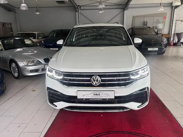 Volkswagen Tiguan Allspace view 3