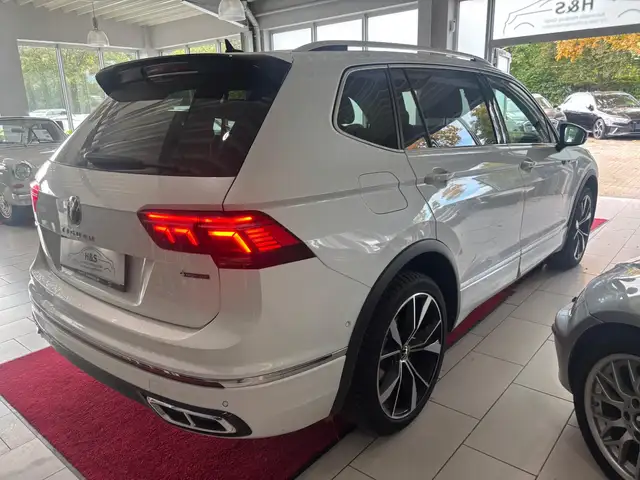 Volkswagen Tiguan Allspace view 8