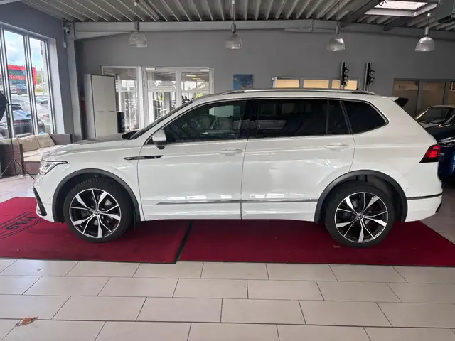 Volkswagen Tiguan Allspace view 2